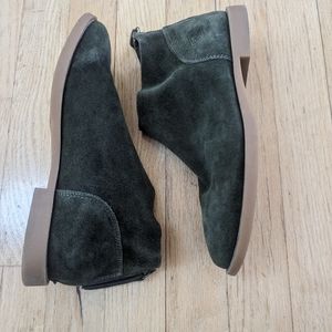 Dirty Laundry Dark Green suede booties 6